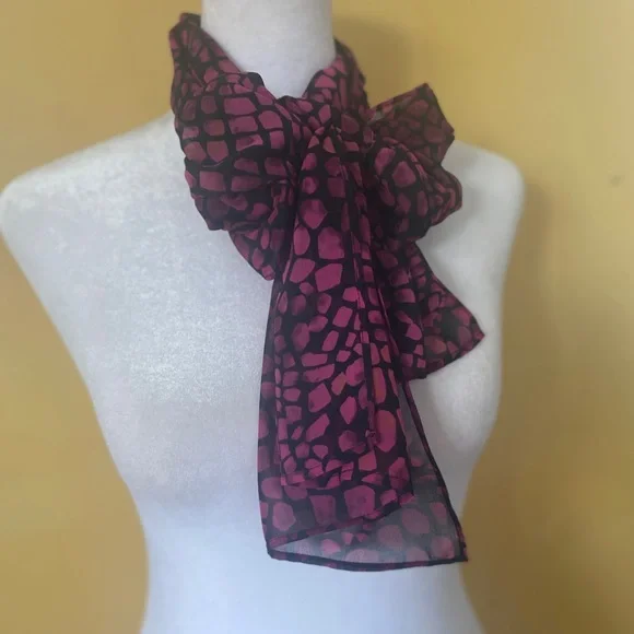 Elegant Pink and Black Chiffon Scarf - Picture 9 of 9